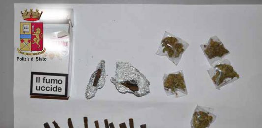 Hashish e marijuana nei pantaloni, denunciato 19enne