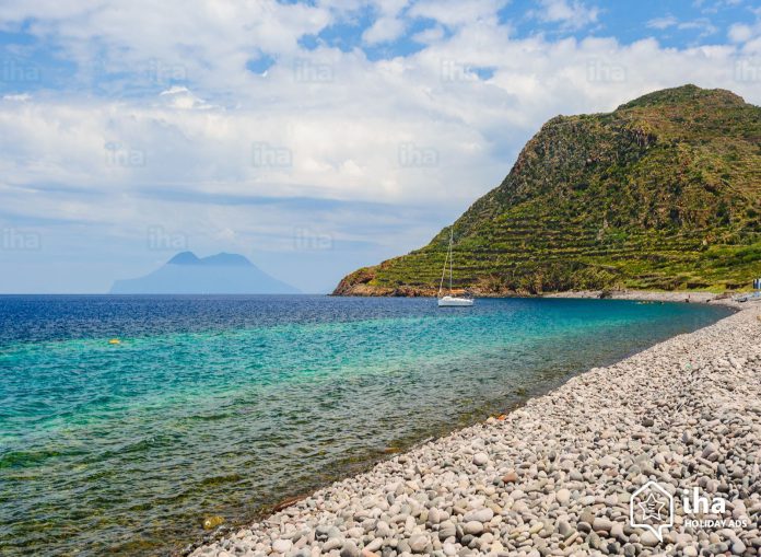 Filicudi-Spiaggia-di-filicudi