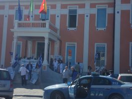 I precari “guastano la festa” all’Irccs -Piemonte: consegnata petizione a Crocetta e Gucciardi. Intanto CGIL e CISL messinesi esultano per l’accorpamento