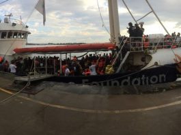 Sbarco al Molo Marconi, i migranti giunti sulla nave “Boat Refugee”