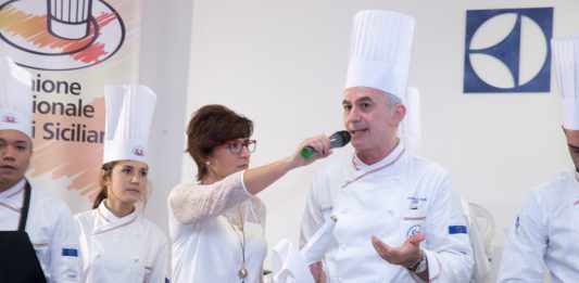 Geniale chef Caliri: all’Expo Food e Wine di Catania il pesce stocco diventa pop corn