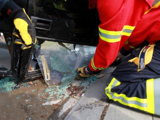 Maltempo: auto si ribalta sulla Panoramica, illeso il conducente