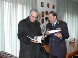 L’arcivescovo Accolla in visita al Corpo dei Vigili Urbani