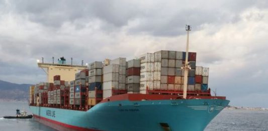 Mercantile si incaglia nello Stretto: soccorso dalla Capitaneria di Porto
