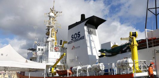 A Messina in arrivo Aquarius con 292 migranti, Guardia costiera libica ostacola l’ultimo salvataggio