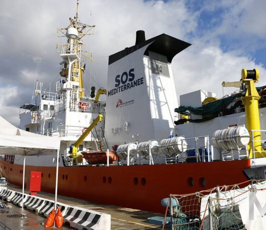 A Messina in arrivo Aquarius con 292 migranti, Guardia costiera libica ostacola l’ultimo salvataggio