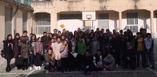“Mezza pasticca di ecstasy mi stava uccidendo”: il racconto di Giorgia ai giovani dello “Spirito Santo”