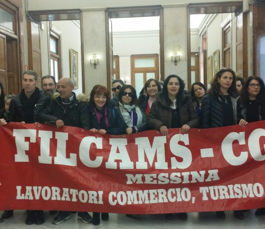 Mense scolastiche, la protesta di sindacato e lavoratori torna a Palazzo Zanca. Cgil e Filcams: verificheremo gli ultimi impegni assunti