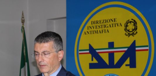 Il direttore della Dia Antonio Ferla in visita alla sezione operativa di Messina