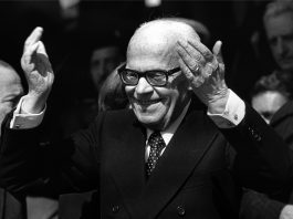 Il porto di Alicudi intitolato a Sandro Pertini