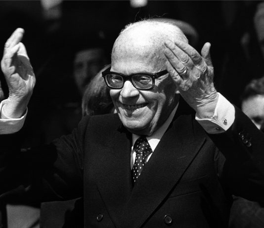 Il porto di Alicudi intitolato a Sandro Pertini