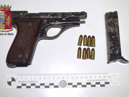 Fucile e pistola in auto, padre e figlio fermati a Villaggio Aldisio