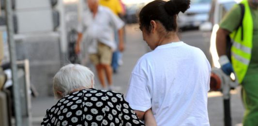 Badanti, colf e baby sitter: entro il 10 aprile il versamento previdenziale