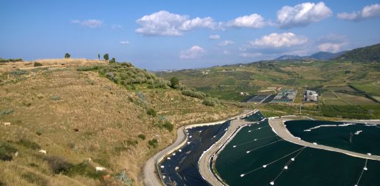 Discarica di Mazzarrà S. Andrea: bonifica ancora lontana nonostante per le “istituzioni” lo scenario sia “catastrofico”