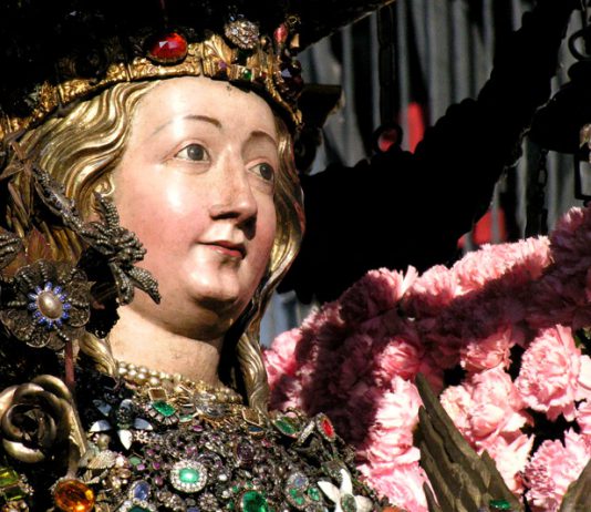 Offende Sant’Agata su Fb e viene minacciato di morte