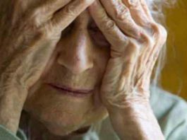 Atti di violenza nei confronti della madre la Polizia lo arresta