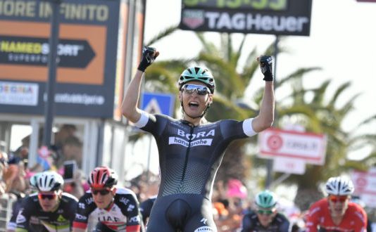 Giro d’Italia 2017. Prima tappa. Lo sconosciuto Pöstlberger beffa i velocisti