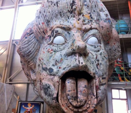 Il G7 di cartapesta di Acireale