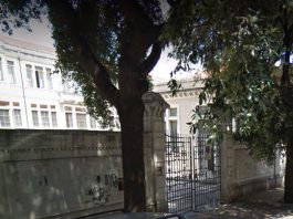Una donna gira per le scuole e tenta di sottrarre bambini: è accaduto alla Galatti