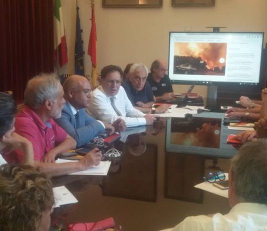 Emergenza incendi, tavolo tecnico a Palazzo Zanca: il Governatore Crocetta “non siete soli”