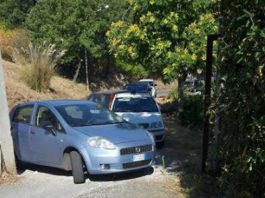 Castell’Umberto. Protesta per l’arrivo di 30 migranti: le auto bloccano l’accesso dell’hotel