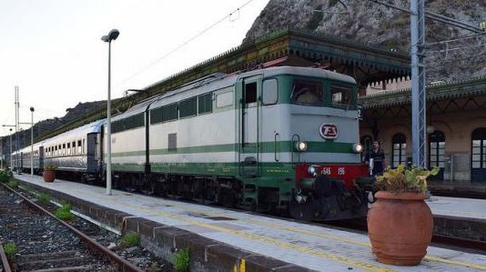 Un treno carico di …storia, in partenza da Messina