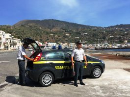 Isole Eolie “in nero”, blitz delle fiamme gialle contro l’abusivismo