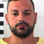 A folle velocità su uno scooter in centro città, arrestato