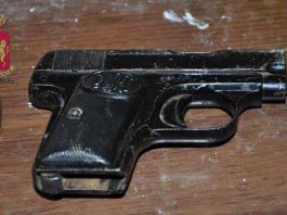 Armi e cocaina a Mangialupi: un arresto
