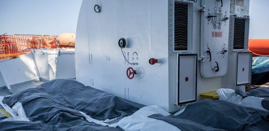 L’ipocrisia sui migranti: da quando la solidarietà è un reato? La Caritas “non siamo ufficiali giudiziari”