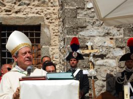 Il vescovo di Locri contro le coshe, Mons. Oliva a Polsi: “Il Santuario non è della ‘ndrangheta” (foto e video)