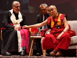 Fratellanza e spiritualità, Monsignor Accolla e il Dalai Lama: un abbraccio interreligioso per la Pace