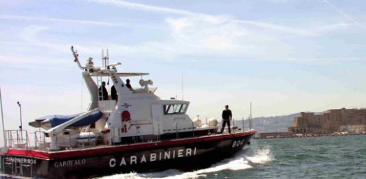 Cadavere in stato di decomposizione fra gli scogli: è giallo a Giardini