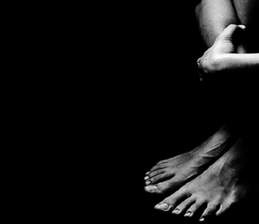 Si ribella al velo e al matrimonio combinato: vittima di violenza da parte dei familiari