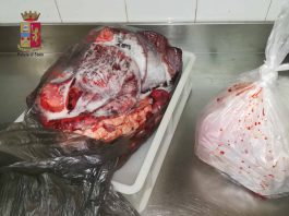 Cucinano la “meusa” ma la carne è conservata in pessimo stato. Denunciato titolare di un bar