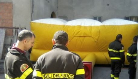 Il telone “messinese” salva tentato suicida a Catania