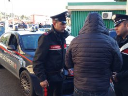 Arrestato ladro mentre tentava di rubare una fiat 600