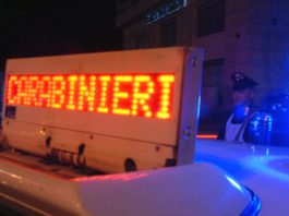 Picchia e rapina un minorenne, arrestato un 16enne