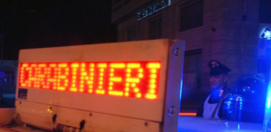 Picchia e rapina un minorenne, arrestato un 16enne