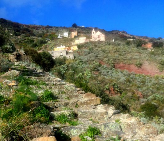 Alicudi, lavori rallentati da una nuova frana ma non sospesi