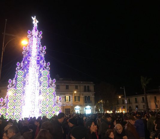 Piazza Cairoli si accende, parte il Natale a Messina (video)
