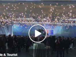 Caronte & Tourist, sotto l’albero Auguri e “distinguo” (video)