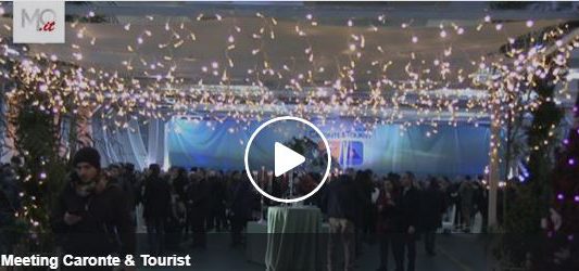 Caronte & Tourist, sotto l’albero Auguri e “distinguo” (video)