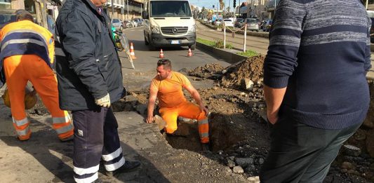 Voragine sul Viale della Libertà, alle 13 riaperta la carreggiata (video)