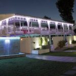 Incendio al Santorini: i due autori arrestati, “ci avevano lasciati fuori e ci siamo vendicati”