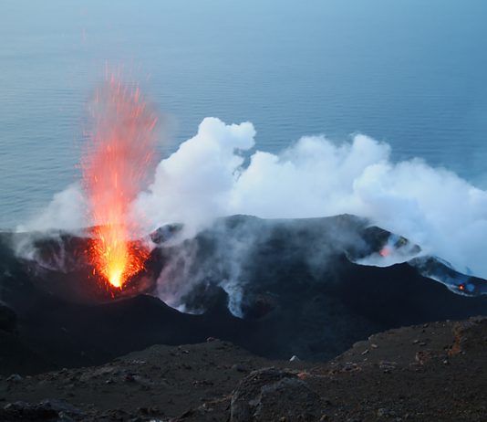 Si risveglia anche lo Stromboli, allerta gialla per il vulcano nelle Eolie