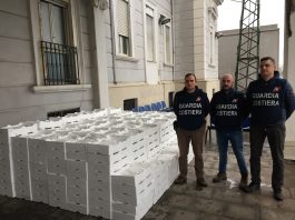 Una tonnellata di novellame di sardina sequestrata nello Stretto