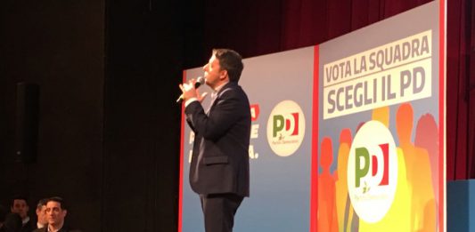 Matteo Renzi showman a Messina: “Il reddito di cittadinanza? Un incentivo alla disoccupazione” (video)