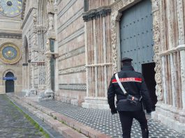 Tentano di rubare le offerte al Duomo. Bloccati dai Carabinieri