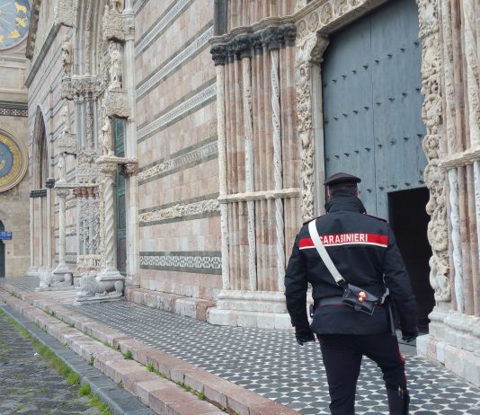 Tentano di rubare le offerte al Duomo. Bloccati dai Carabinieri